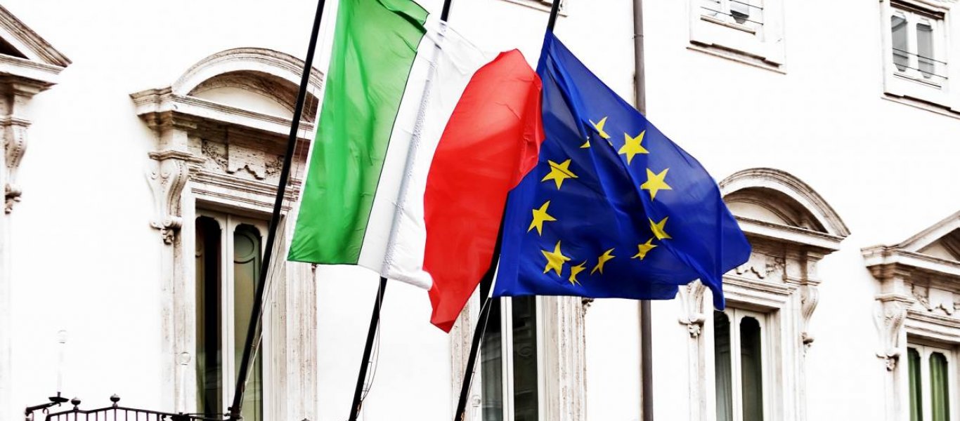 Ιταλία: «Θυμός και οργή» κατά των Βρυξελλών – Ο αντιπρόεδρος της Βουλής κατέβασε τη σημαία της ΕΕ!