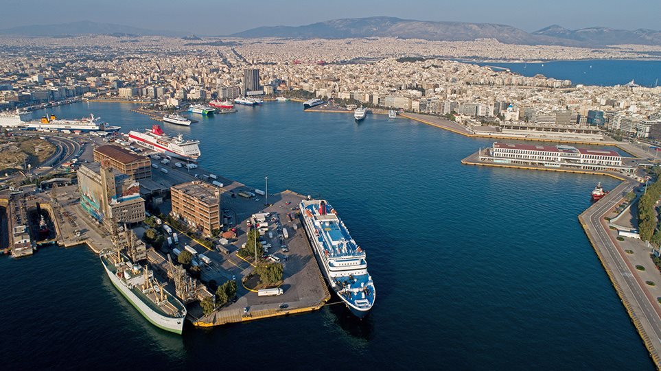 Τo λιμάνι του Πειραιά είναι τώρα το Νο 1 στη Μεσόγειο, γράφει η Handelsblatt