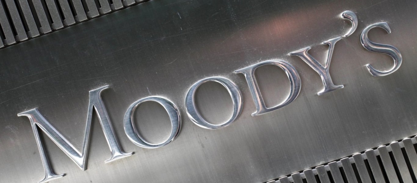 Κεραυνοί για ελληνικές τράπεζες και καταθέσεις από Moody’s: Υποβάθμισε το «μέλλον των ελληνικών τραπεζικών καταθέσεων»