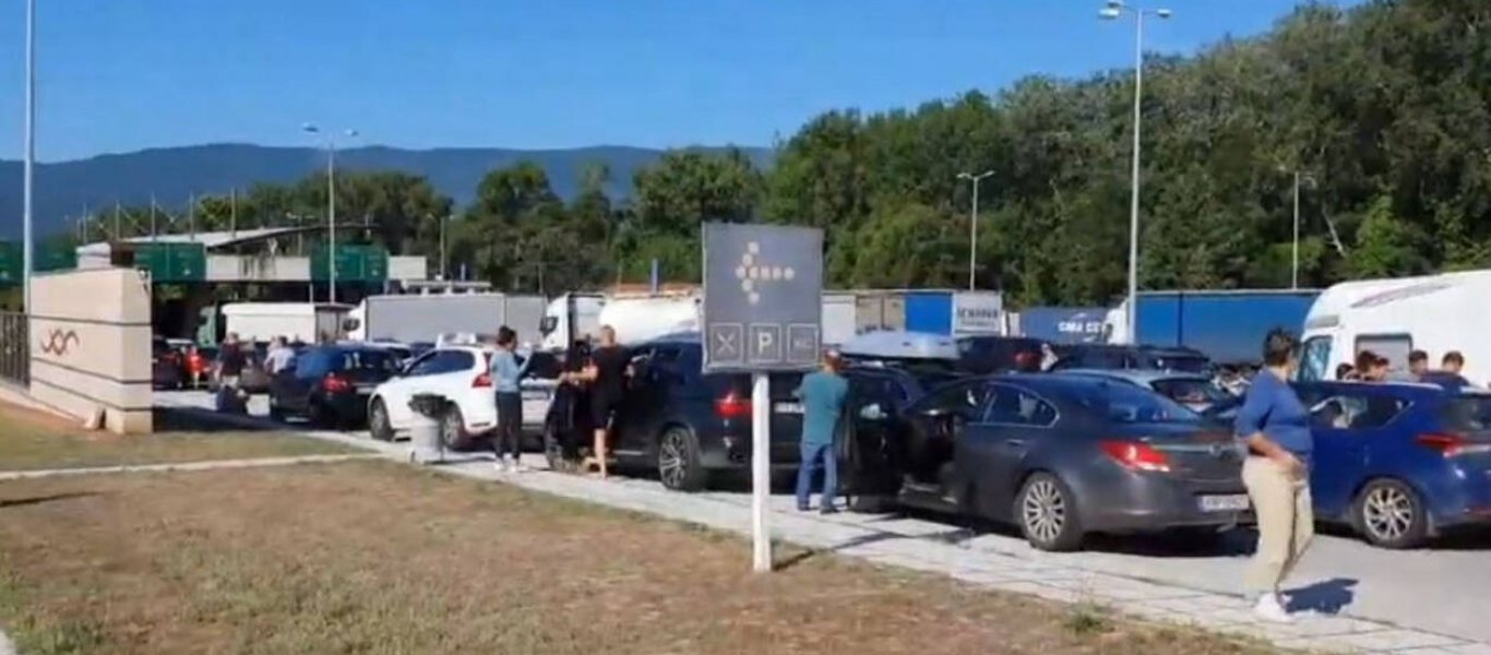 Κυβερνητικό «αλαλούμ»: Ενημέρωσαν ξαφνικά χιλιάδες Βαλκάνιους στα σύνορα πως δεν μπορούν να περάσουν – Μαζικές ακυρώσεις