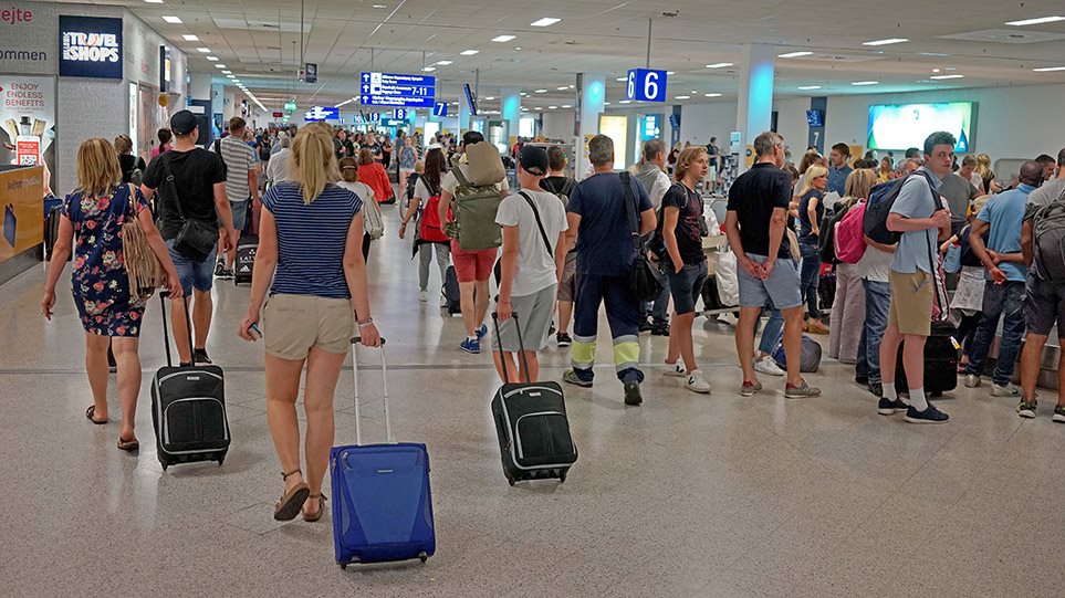 Ανοίγει ο τουρισμός: Πύλες ασφαλείας τα αεροδρόμια «Ελ. Βενιζέλος» και «Μακεδονία»