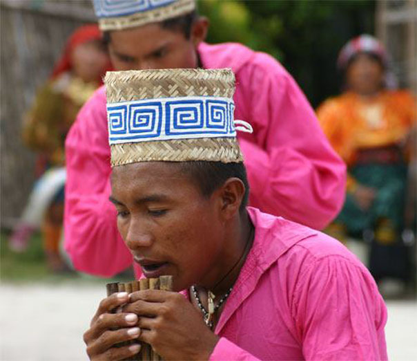 Οί Γκούνα, ή οι Κούνα είναι ιθαγενείς του Παναμά και της Κολομβίας.
