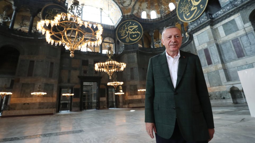 Στην Αγία Σοφία ο Ερντογάν – Επιβλέπει τις εργασίες μετατροπής της σε τζαμί