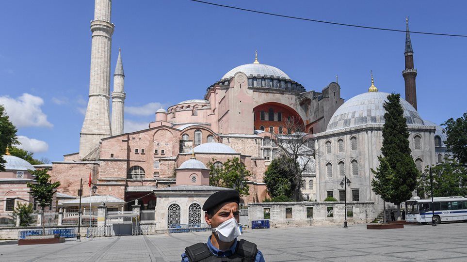 Αγιά Σοφιά: Η Τουρκία αποκλείει το κτήριο – Προετοιμασίες για μουσουλμανική προσευχή
