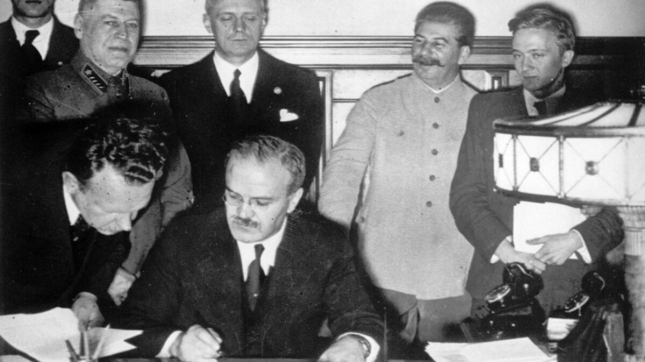 Στο «φως» ιστορικά έγγραφα για τη συμφωνία Στάλιν – Χίτλερ