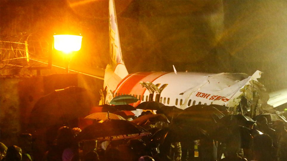Ινδία: Συνετρίβη αεροπλάνο με 191 επιβάτες – Τουλάχιστον 16 νεκροί