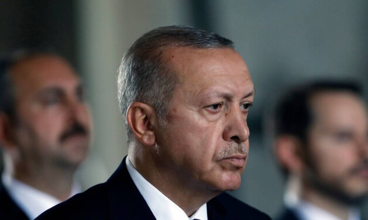 Έρχεται το τέλος του Ερντογάν: «Καταρρέει» η τουρκική λίρα – Συγκάλεσε έκτακτη σύσκεψη