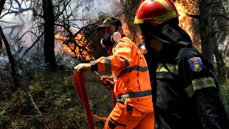 Σε εξέλιξη πυρκαγιά σε δασική έκταση στο Σοφικό Κορινθίας – Εκκενώνονται οικισμοί