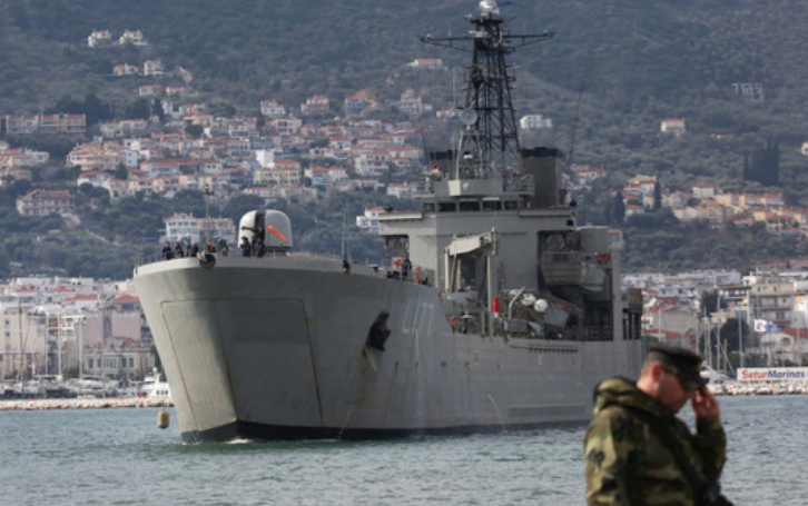 Λέσβος: Σε δύο αρματαγωγά του πολεμικού ναυτικού θα στεγαστούν 2.000 αλλοδαποί