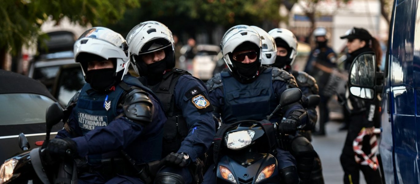 Ο κόσμος του Όργουελ: Συλλήψεις πολιτών σε Αθήνα και Θεσσαλονίκη που θέλησαν να τιμήσουν την επέτειο της 28ης Οκτωβρίου
