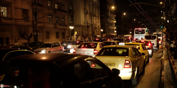 Ξαφνικό μπλόκο στην Αθήνα – Έλεγχος όλων των οδηγών. ΑΝΤΙΣΤΑΘΕΙΤΕ ΚΑΙ ΤΣΑΚΙΣΤΕ ΤΟΥΣ ΠΡΟΔΟΤΕΣ!!! ΜΗ ΦΟΒΑΣΤΕ!!!