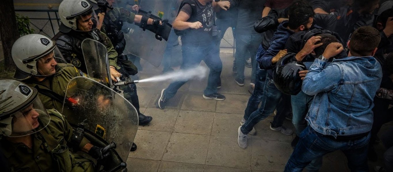 Νέες συγκρούσεις μεταξύ πολιτών & δυνάμεων ασφαλείας σε συγκέντρωση κατά της καραντίνας στην Πάτρα
