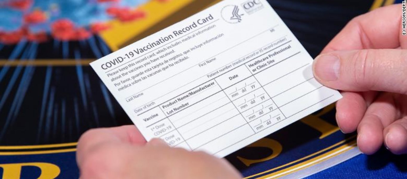Το μεγάλο «φακέλωμα»: Έτσι θα είναι οι κάρτες εμβολιασμού – «Διαβατήρια» Covid-Free ζητούν οι αεροπορικές εταιρείες