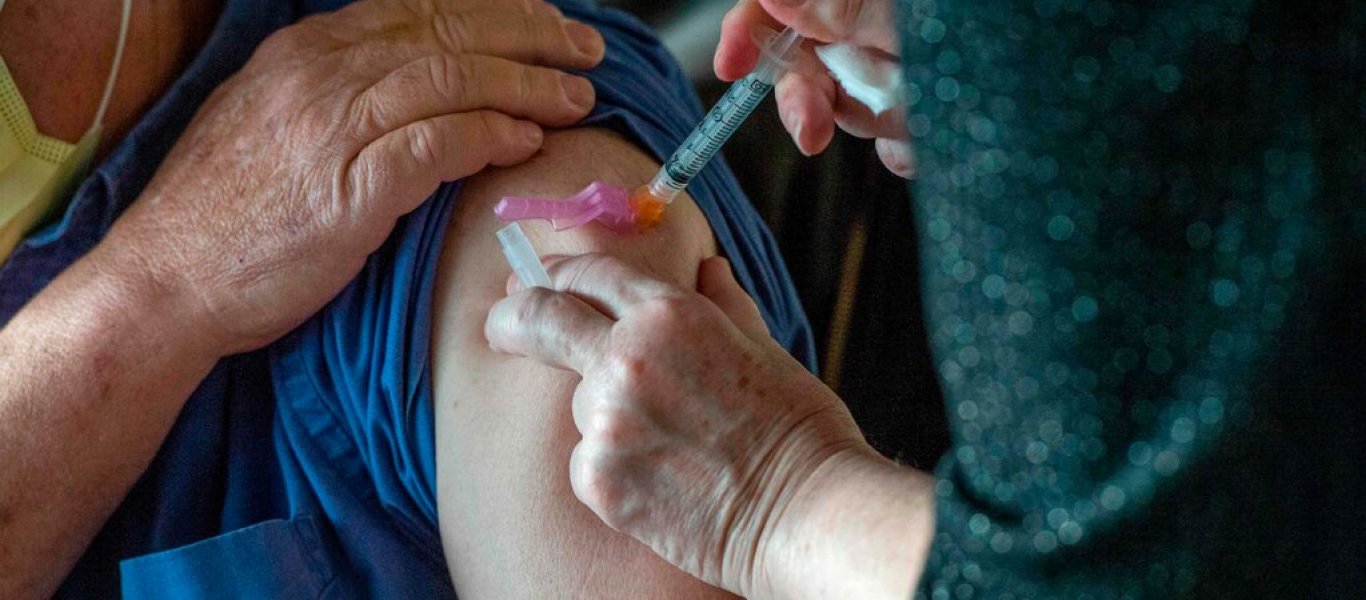 Νέο «χτύπημα»: Γιατρός στις ΗΠΑ εκδήλωσε σοβαρή αλλεργία μόλις έκανε το εμβόλιο mRNA της Moderna