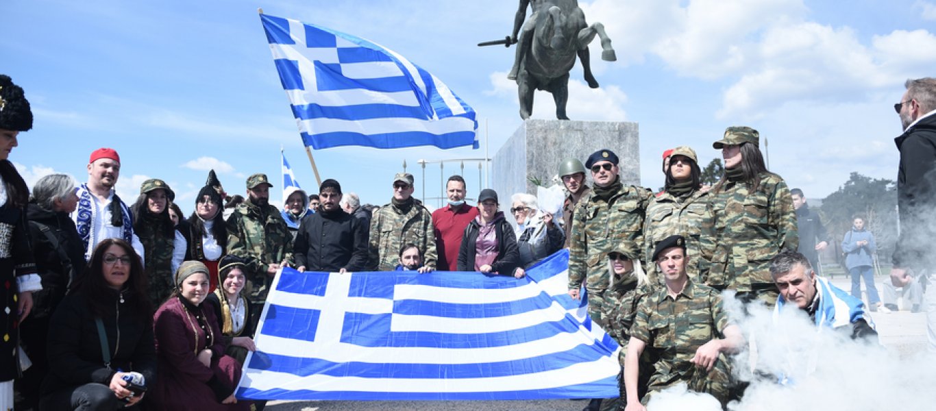 25η Μαρτίου: «Μπλόκο» της ΕΛ.ΑΣ σε κατάθεση στεφάνου στην Αθήνα – «Μακεδονία Ξακουστή» και επεισόδια στη Θεσσαλονίκη