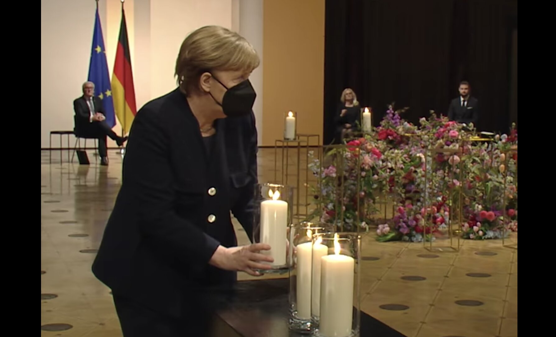 Το θέατρο του παραλόγου!!! – Η γερμανική κυβέρνηση τέλεσε επίσημο μνημόσυνο για όσους – η ίδια συνεχίζει να ισχυρίζεται – πέθαναν από τον Covid 19.