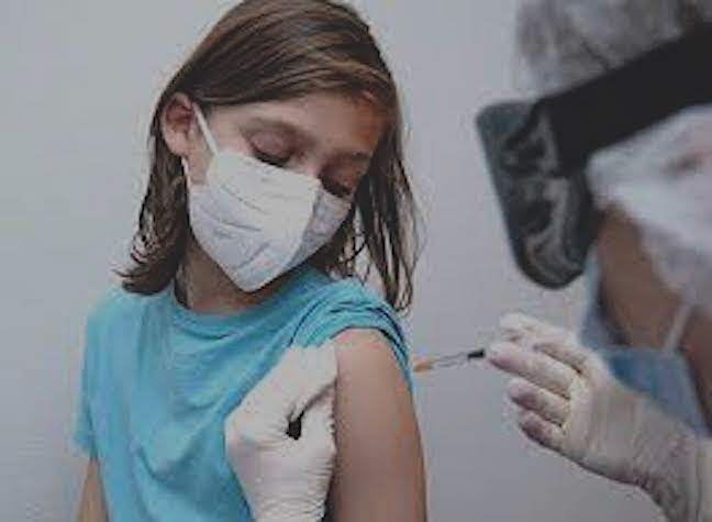 Η κυβέρνηση παρακάμπτει την απαγόρευση του εφευρέτη των εμβολίων των mRNA -Ξεκινάει ο εμβολιασμός ανήλικων παιδιών