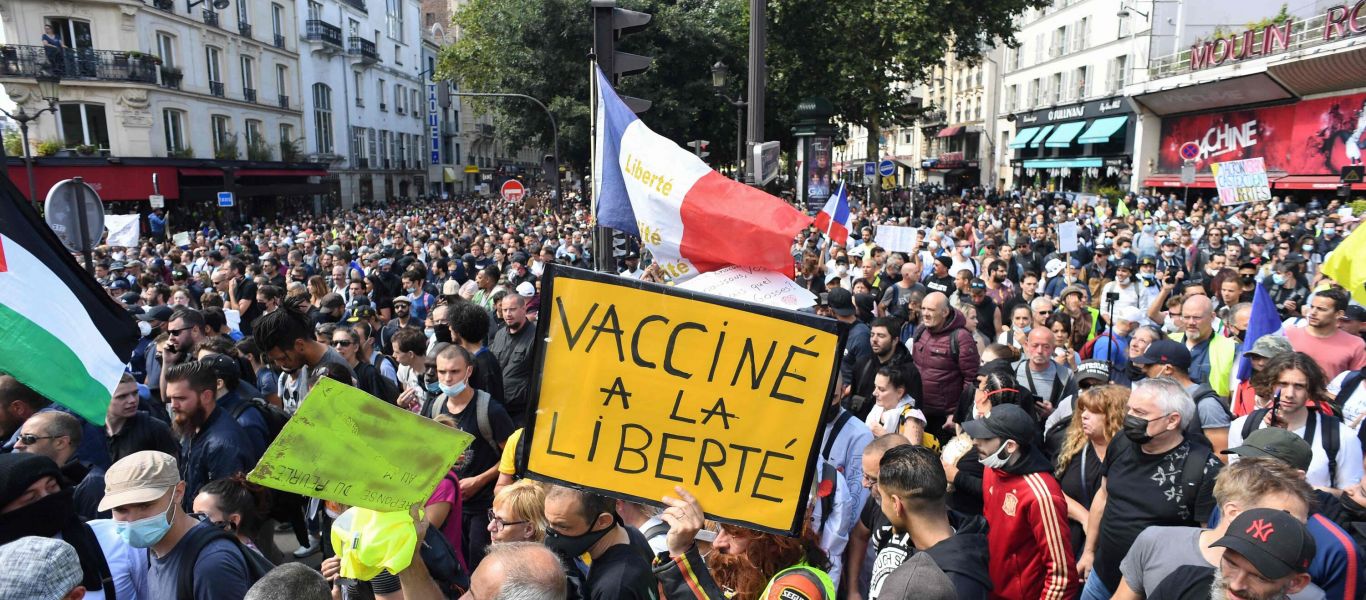 Παρίσι: Τεράστια διαδήλωση οργής κατά Μακρόν για τα υποτιμητικά του σχόλια για τους μη εμβολιασμένους