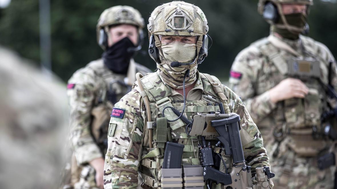 Η Βρετανία ανακοινώνει την επείγουσα αποχώρηση των στρατευμάτων της από την Ουκρανία