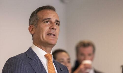 Outraged LA Parents React To Garcetti, Others Maskless At Super Bowl Game