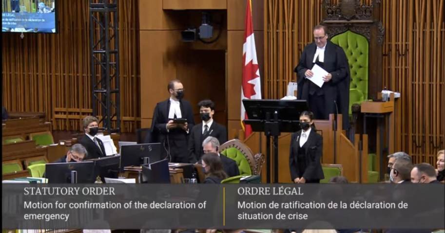ΔΟΛΟΦΟΝΕIΤΑΙ πλέον η εν Καναδά Δημοκρατία – Ψήφισε η Βουλή υπέρ της επ ‘αόριστον συνεχίσεως του άνευ προηγουμένου νόμου για καταστάσεις έκτακτης ανάγκης