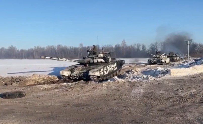 ΕΚΤΑΚΤΟ: Τα ρωσικά στρατεύματα ξεκινούν την αποχώρηση από τα σύνορα της Ουκρανίας – Δημοσιεύτηκε βίντεο με ρωσικά βαρέα όπλα που επιστρέφουν στη Ρωσία από τη Λευκορωσία