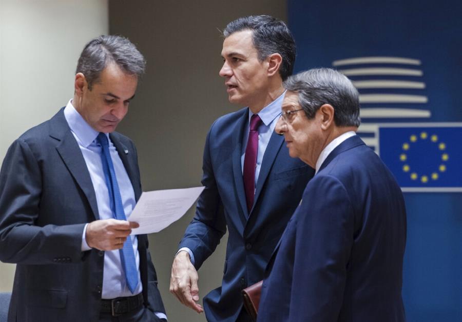 Ευρωπαϊκό Συμβούλιο: Δύο φορές έχει αλλάξει το προσχέδιο συμπερασμάτων – El Pais: «Αποχώρησε εκνευρισμένος ο Σάντσεθ»