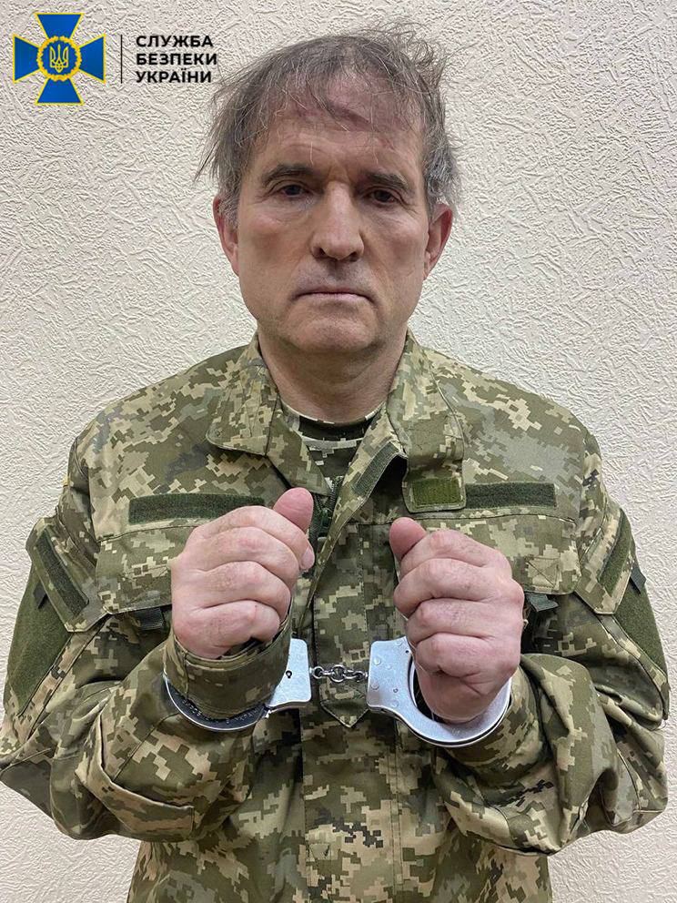 Ο Ζελένσκι έπιασε όμηρο πολιτικό του αντίπαλο φιλορώσο βουλευτή και προσωπικό φίλο του Πούτιν για να εκβιάσει για την διάσωση των ΝΑΤΟικών αξιωματικών που είναι εγκλωβισμένοι στο Azovstal στη Μαριούπολη!