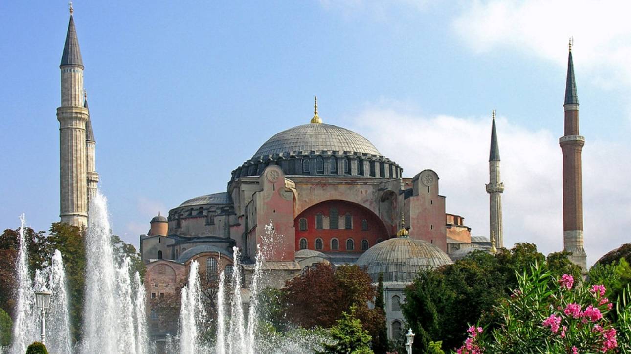 Τρόμαζαν ακόμα και με την ύπαρξή της στην Τουρκία: Κατέστρεψαν την ιστορική Αυτοκρατορική Πύλη στην Αγία Σοφία!