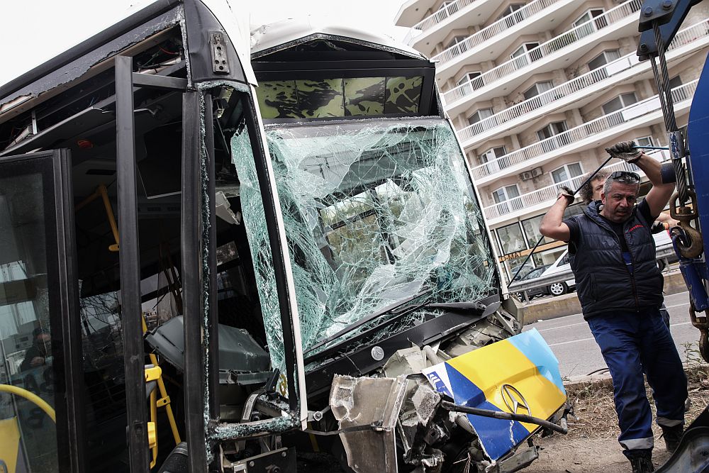 Τροχαίο με λεωφορείο στην Παραλιακή: Έγγραφο αποκαλύπτει ότι δεν είχε υποχρέωση τεχνικού ελέγχου, λόγω… κορωνοϊού