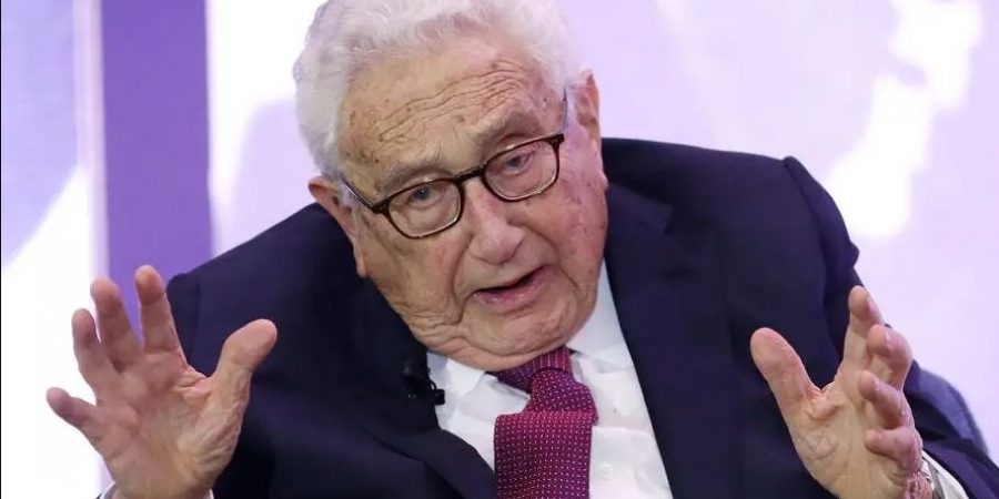 Kissinger (ΗΠΑ): Να γίνουν σεβαστά τα συμφέροντα της Ρωσίας μόλις τελειώσει ο πόλεμος στην Ουκρανία