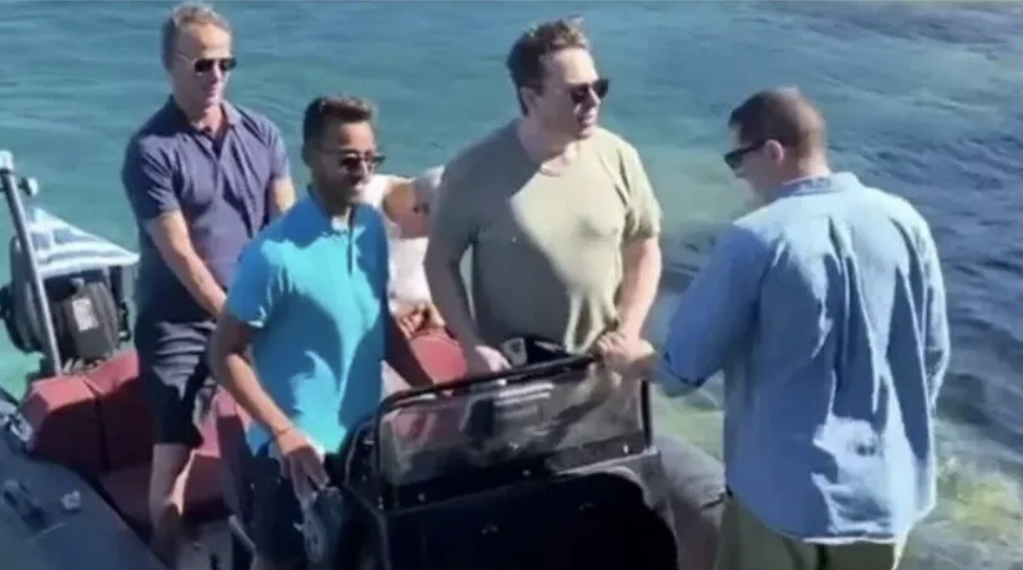 Elon Musk takes a vacation in Mykonos