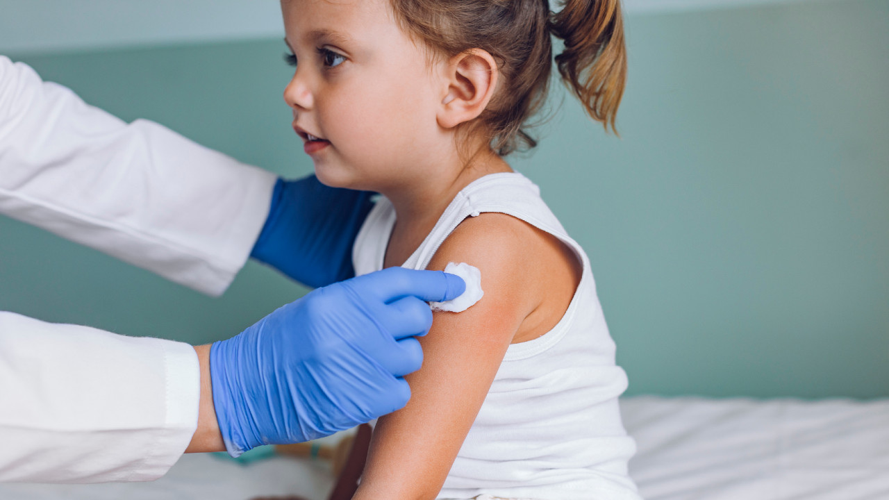 Εκτίθεται ανεπανόρθωτα το CDC: Κυβερνητικός φορέας χρησιμοποίησε ψευδή δεδομένα για να εγκρίνει το εμβόλιο COVID για τα παιδιά!!!