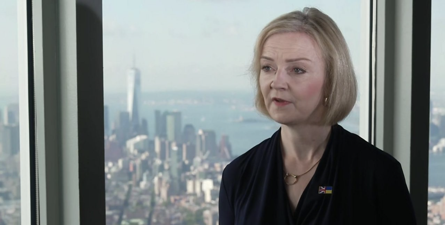 Liz Truss defends plan to lift cap on bankers’ bonuses