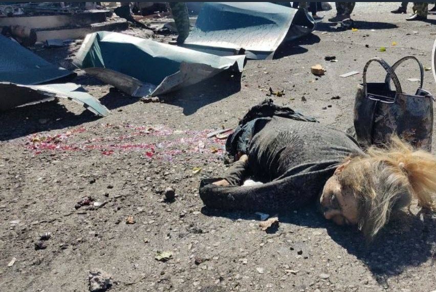 +18: Κοπέλες του Ντόνετσκ κοπέλες του νέου Μαουτχάουζεν….κομμένες στα 2! 13 άμαχοι νεκροί από βομβαρδισμό στο Ντόνετσκ!! Αποκεφαλισμένοι, τα πρόσωπα αποκολλήθηκαν, ακρωτηριασμένα μέλη παντού… Η ΕΠΟΧΗ ΤΩΝ ΤΕΡΑΤΩΝ Η ΕΠΟΧΗ ΤΟΥ ΘΗΡΙΟΥ! BINTEO.